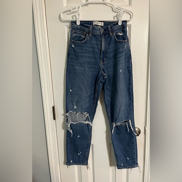 Abercrombie & Fitch The Mom HIgh Rise Distressed Jean Size 2 - Picture 2 of 4